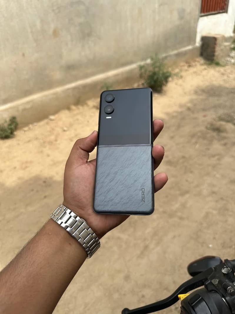 Infinix Zero Flip 9