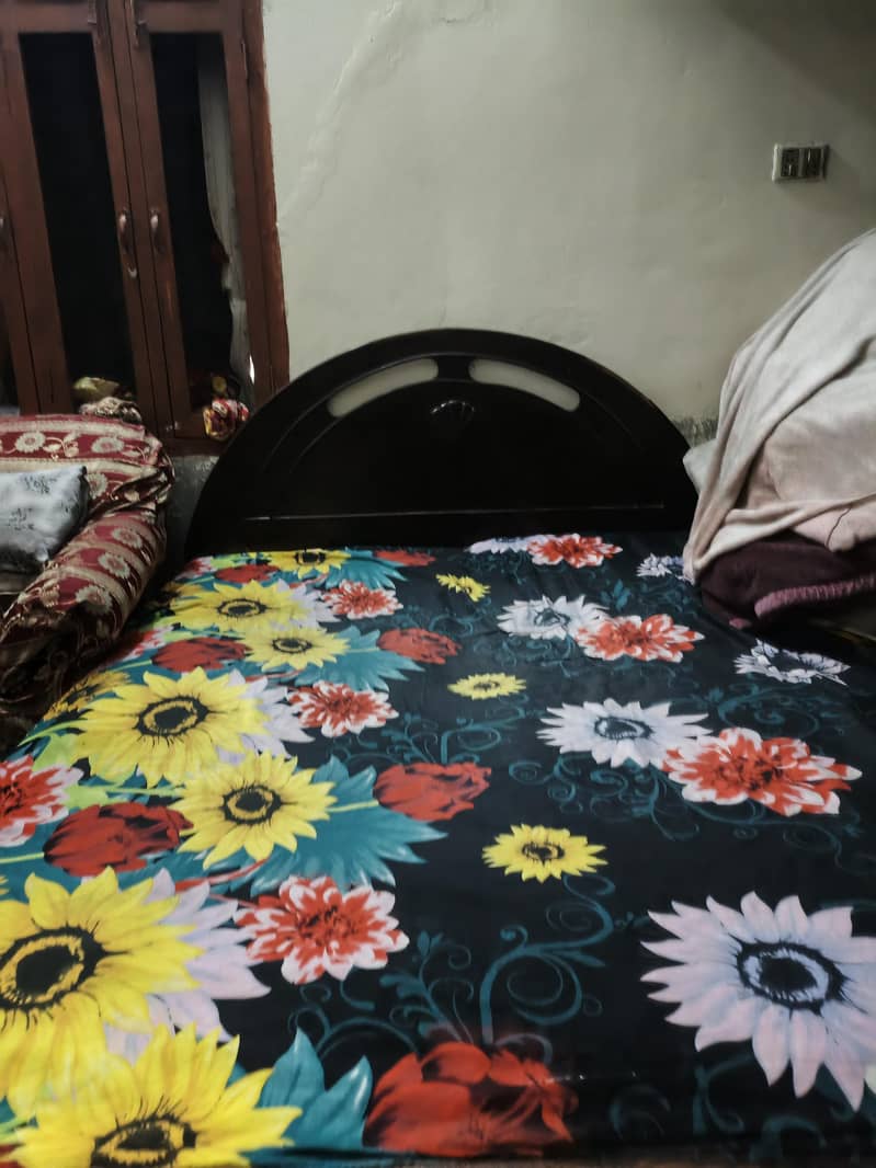 bed without side table 0