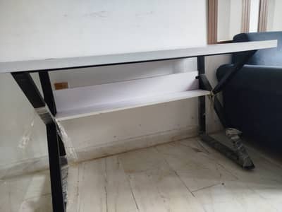 Laptop / computer Table