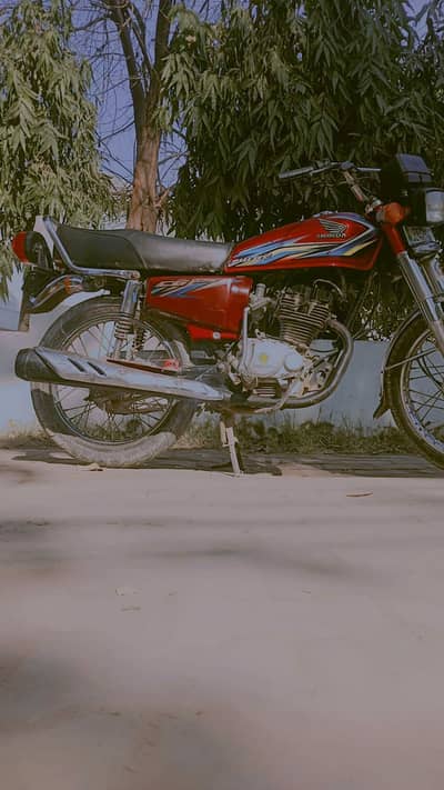 total genius all ok koi kam wagra ni hona dealer bhi door rhy