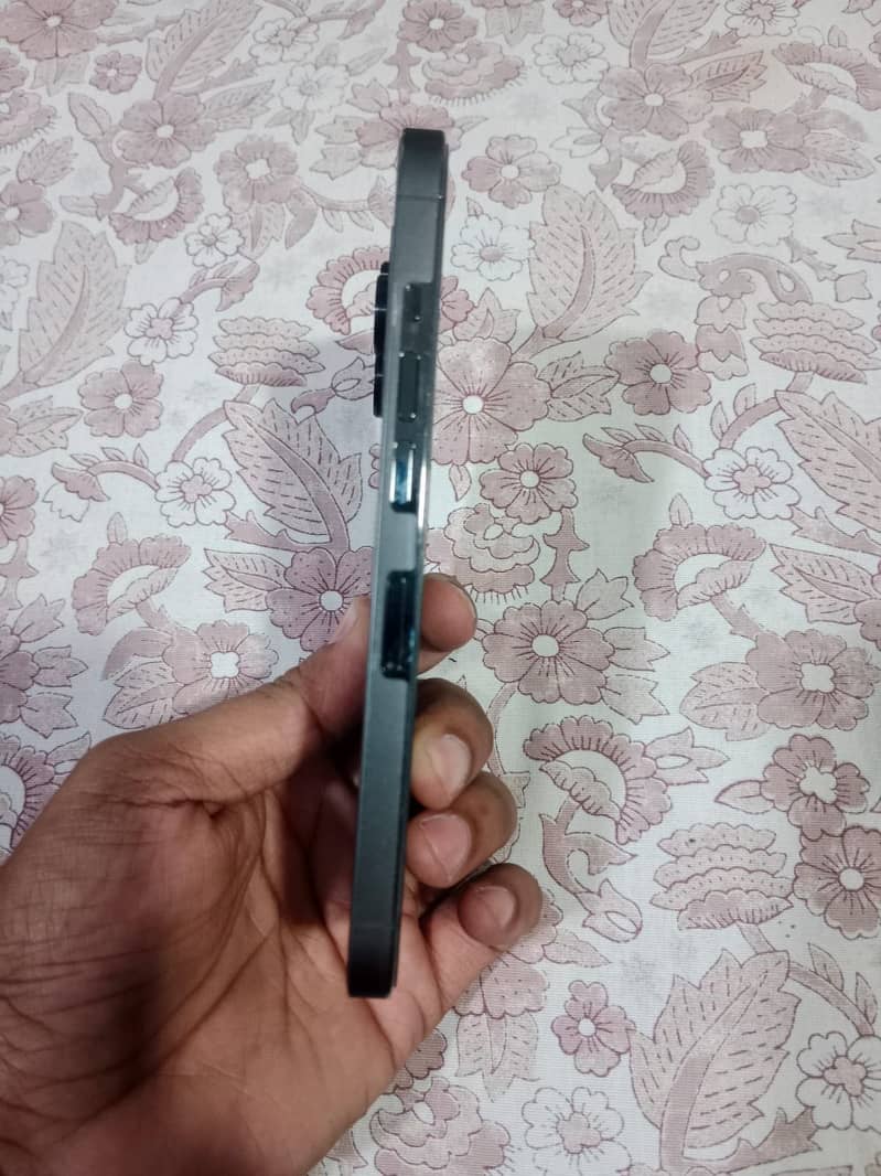 Apple iPhone 13 Pro 3