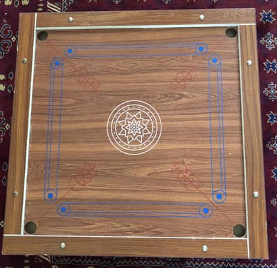 Carrom board