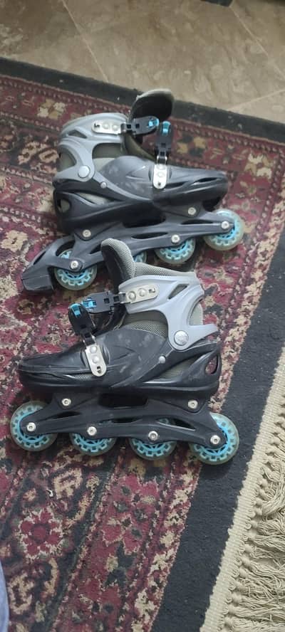 SKATING SHOES SIZE 3-6