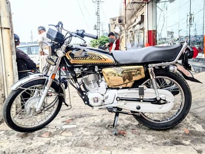 Honda 125-SE Gold Black 2025