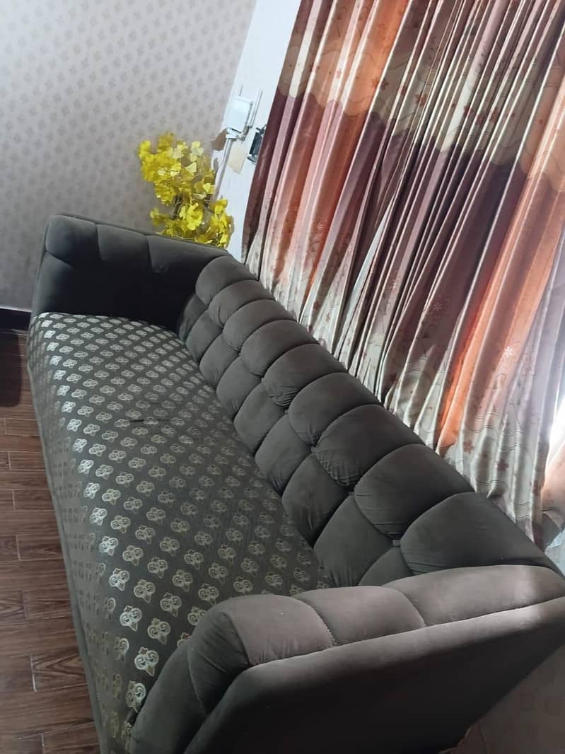 this is a 5 seater sofas 0