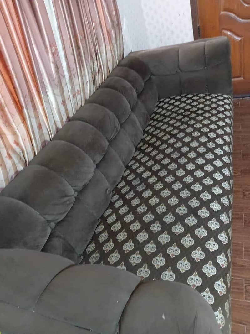 this is a 5 seater sofas 1