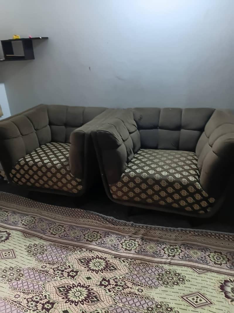 this is a 5 seater sofas 3