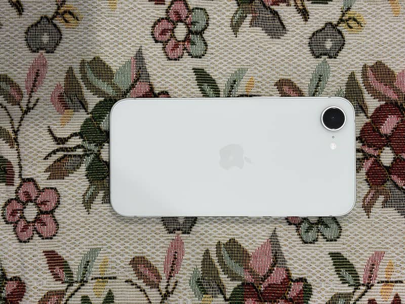 Apple iPhone 17e 0