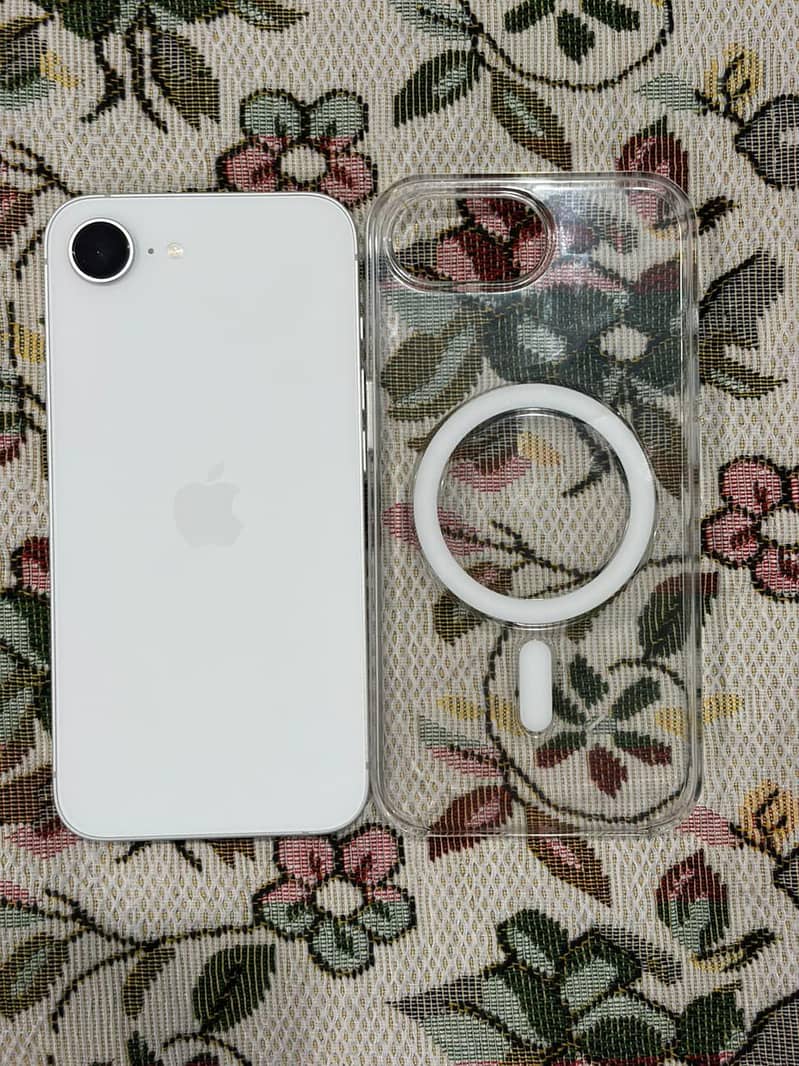 Apple iPhone 17e 3