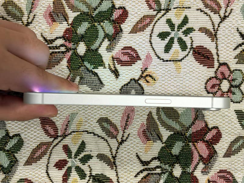 Apple iPhone 17e 4