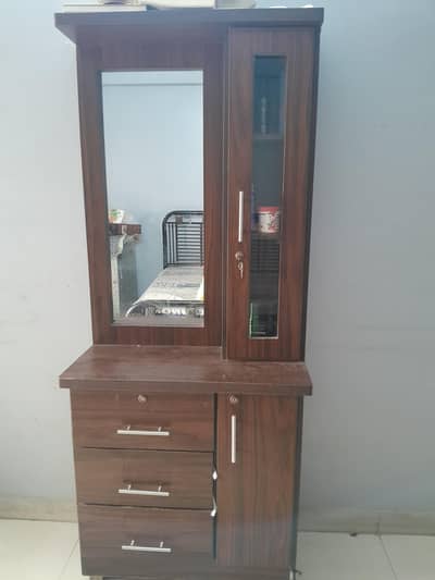 Dresser & Drawer