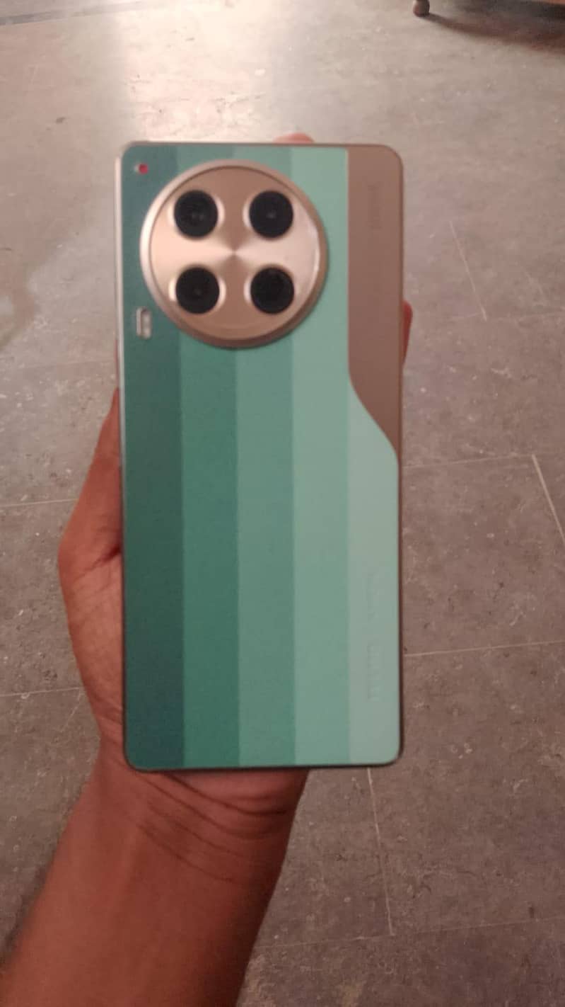 Tecno CAMON 30 1