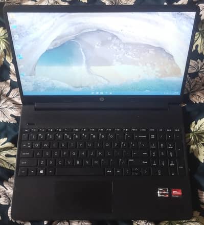 HP 15s/Ryzen 7 5700U/12th Gen Eq/8-Core 16-CPUs/15.6 LED/4GB Graphic