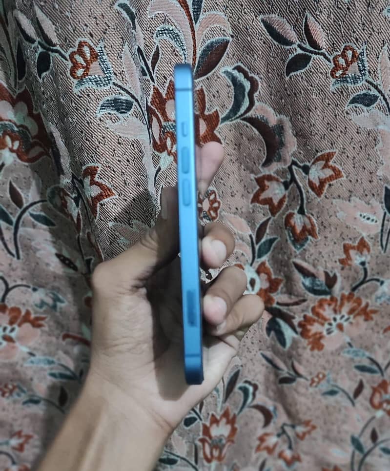 Apple iPhone 13 1