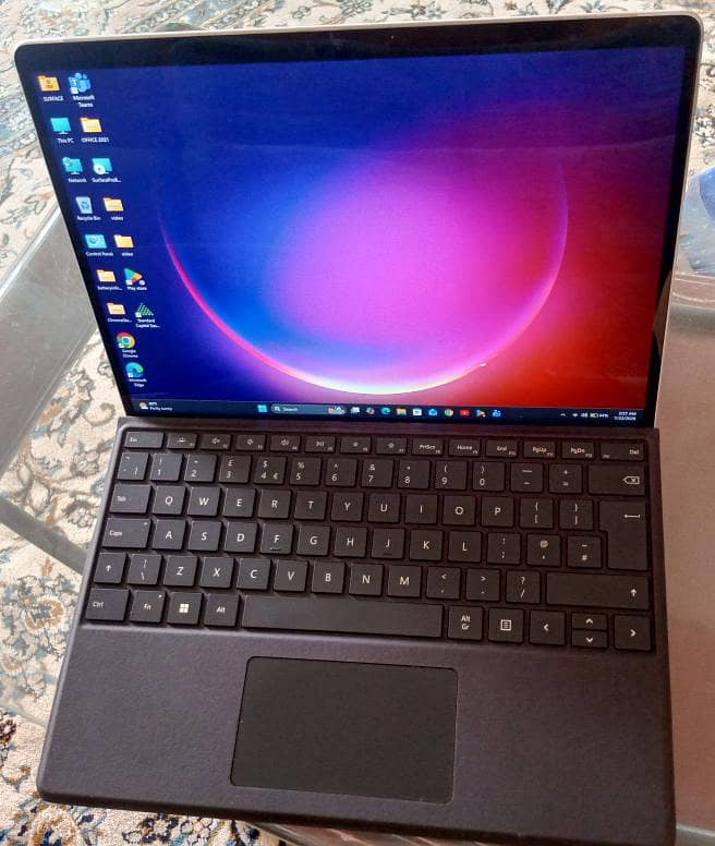 Microsoft Surface Tablet excellent Condition fully functional 3