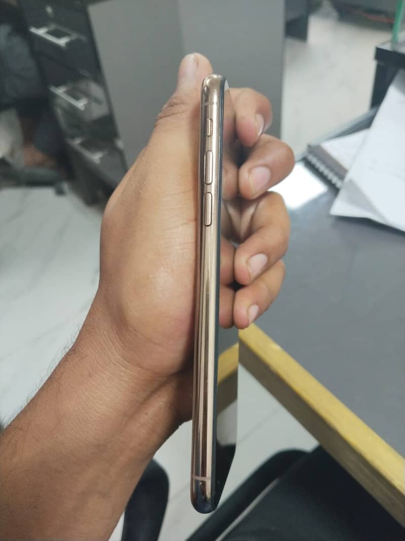Apple iPhone X 6