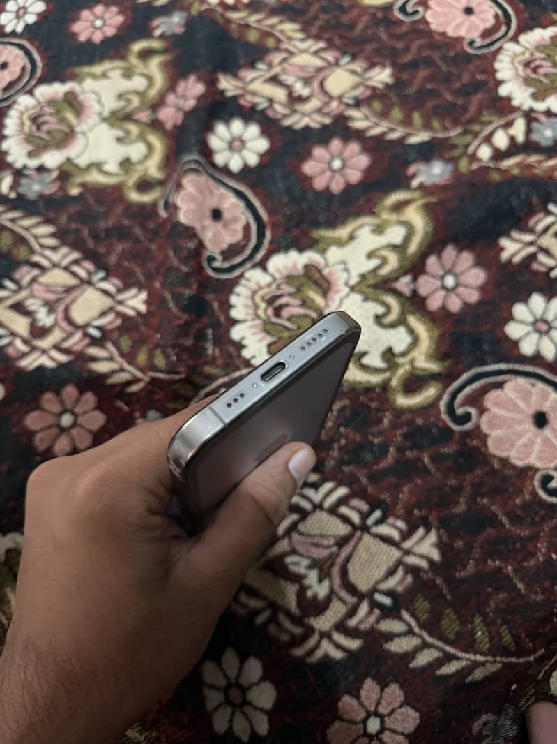 IPhone 16 Pro 4