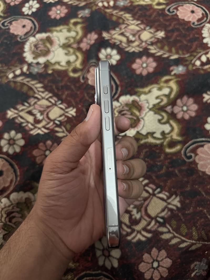 IPhone 16 Pro 6