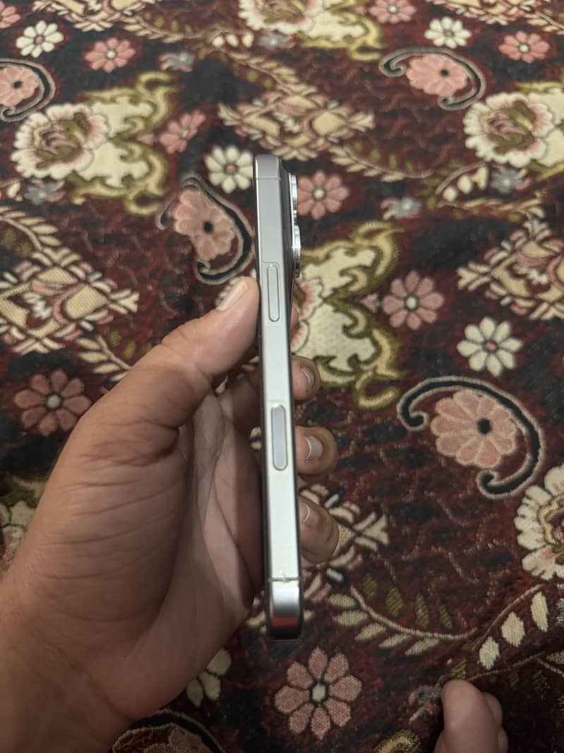 IPhone 16 Pro 7