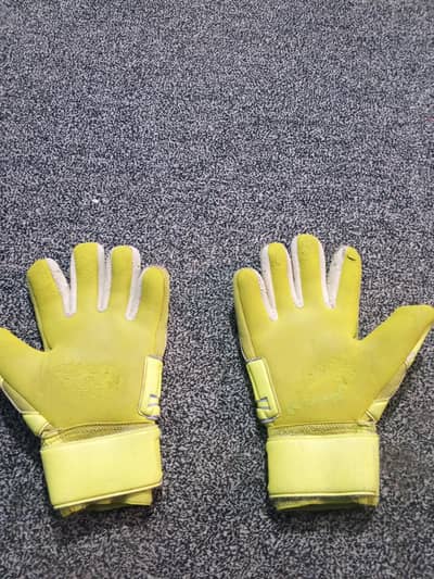 original use goalkeeping gloves size 11
