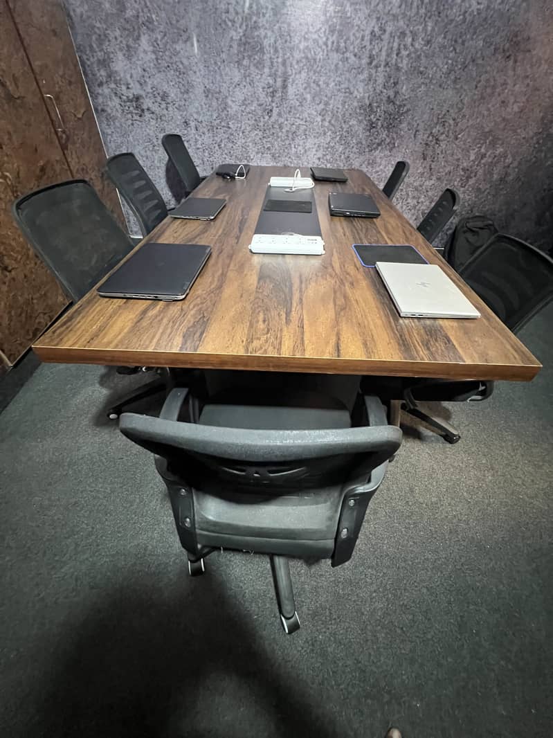 Table + Chairs 0
