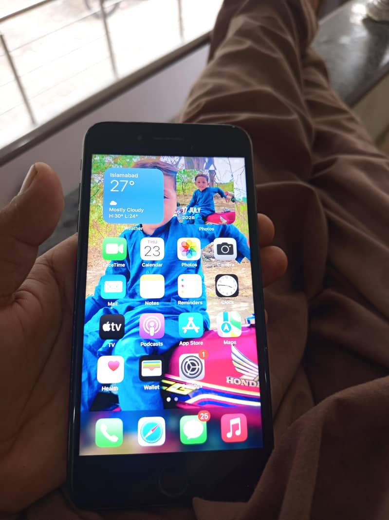 Apple iPhone 7 Plus 1