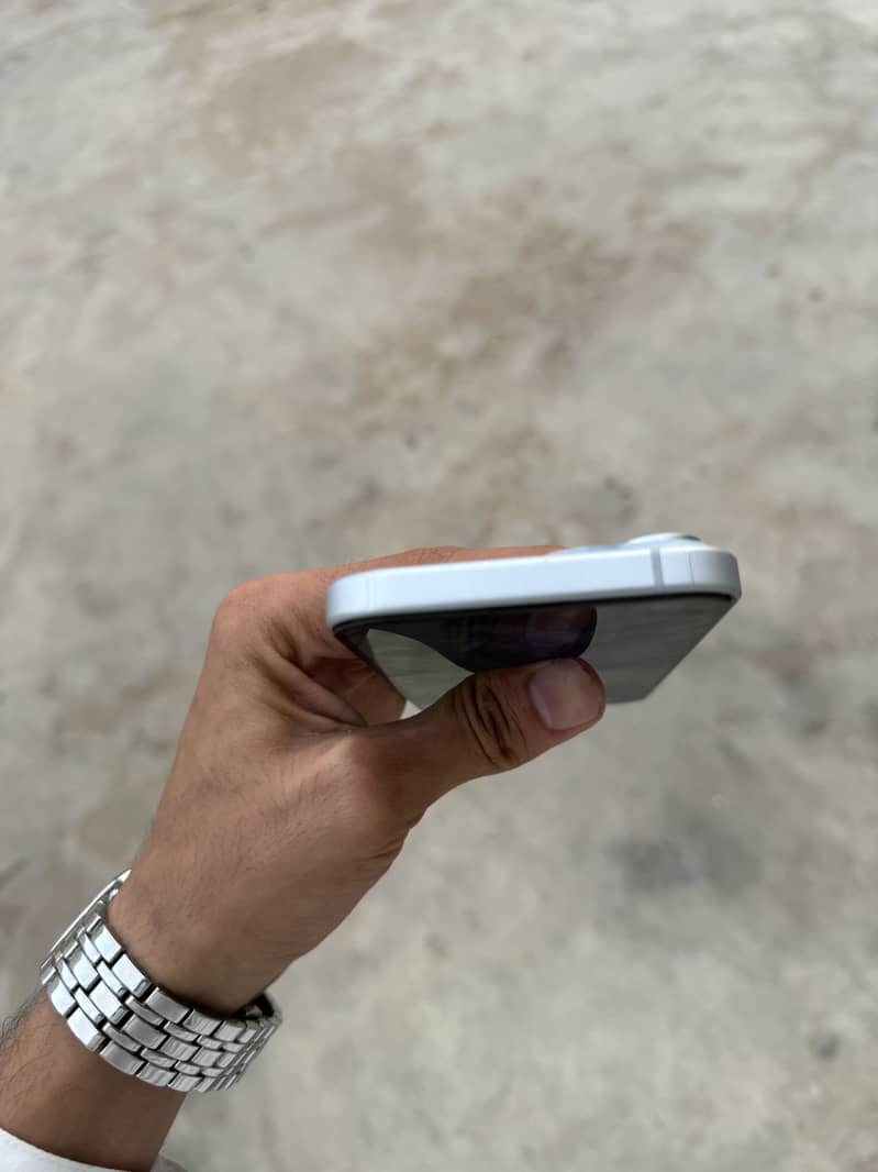 iPhone 15 5