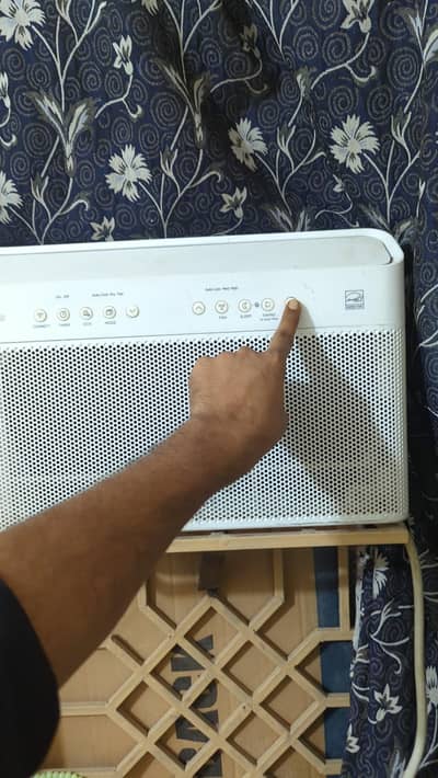 Midea 1 ton DC inverter  With stabalizer