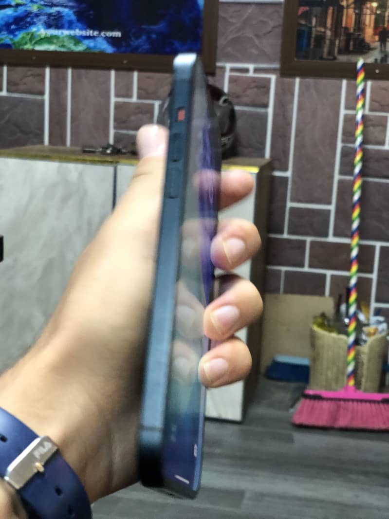 iPhone 14 plus 3