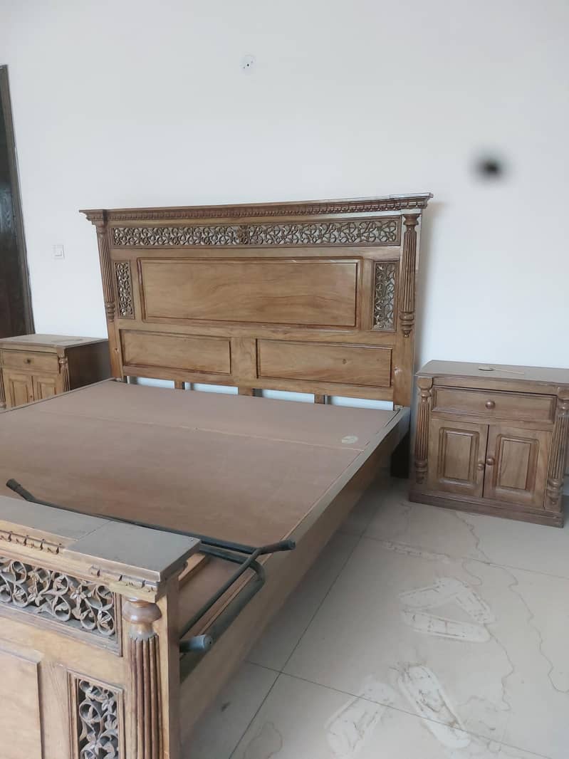 Master bed with side tables 0