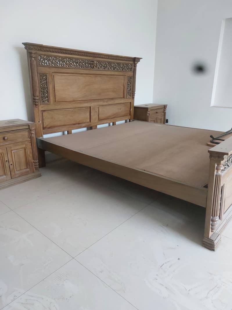 Master bed with side tables 1