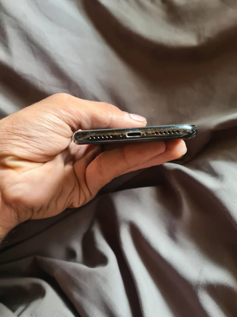 Apple iPhone X 3