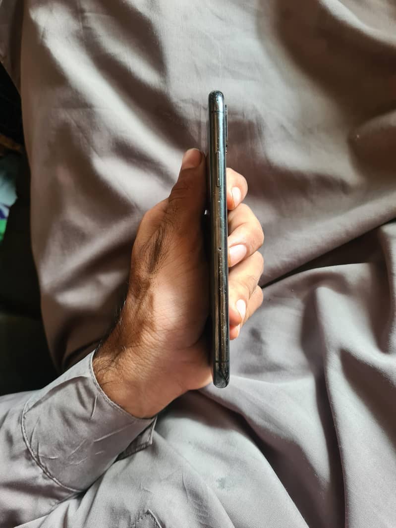 Apple iPhone X 4