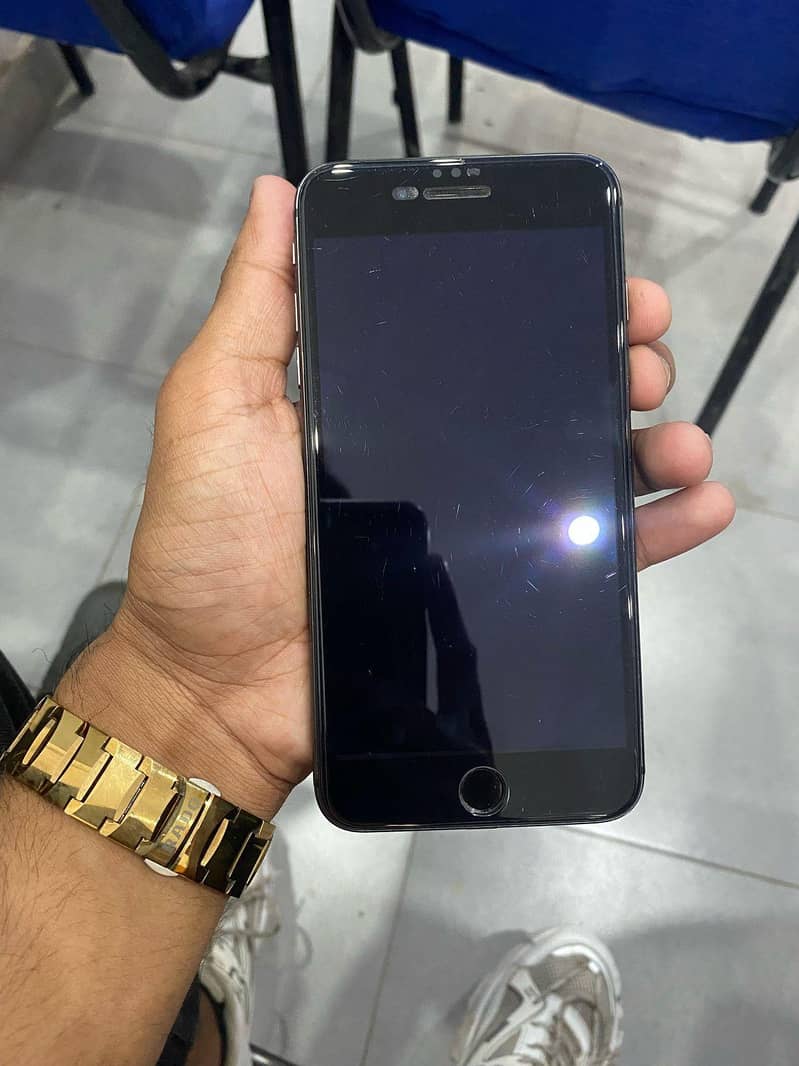 Apple iPhone 8 Plus 1