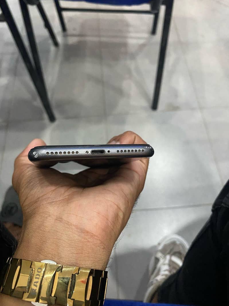 Apple iPhone 8 Plus 4