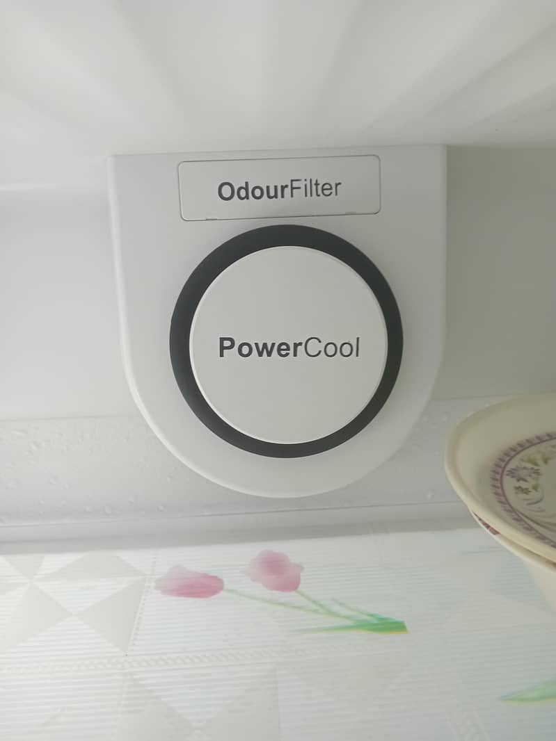 FRIDGERATOR 8