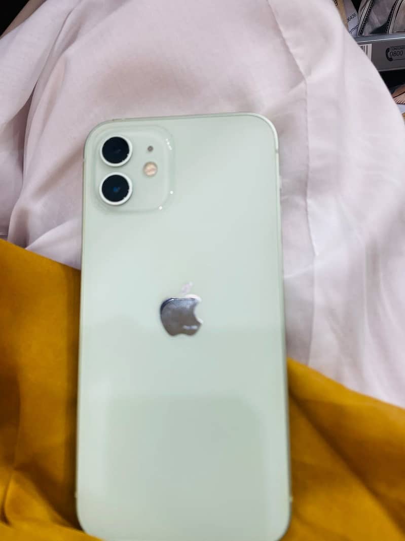 Apple iPhone 12 4