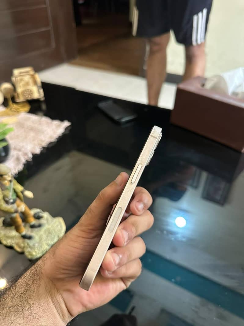 Apple iPhone 13 4