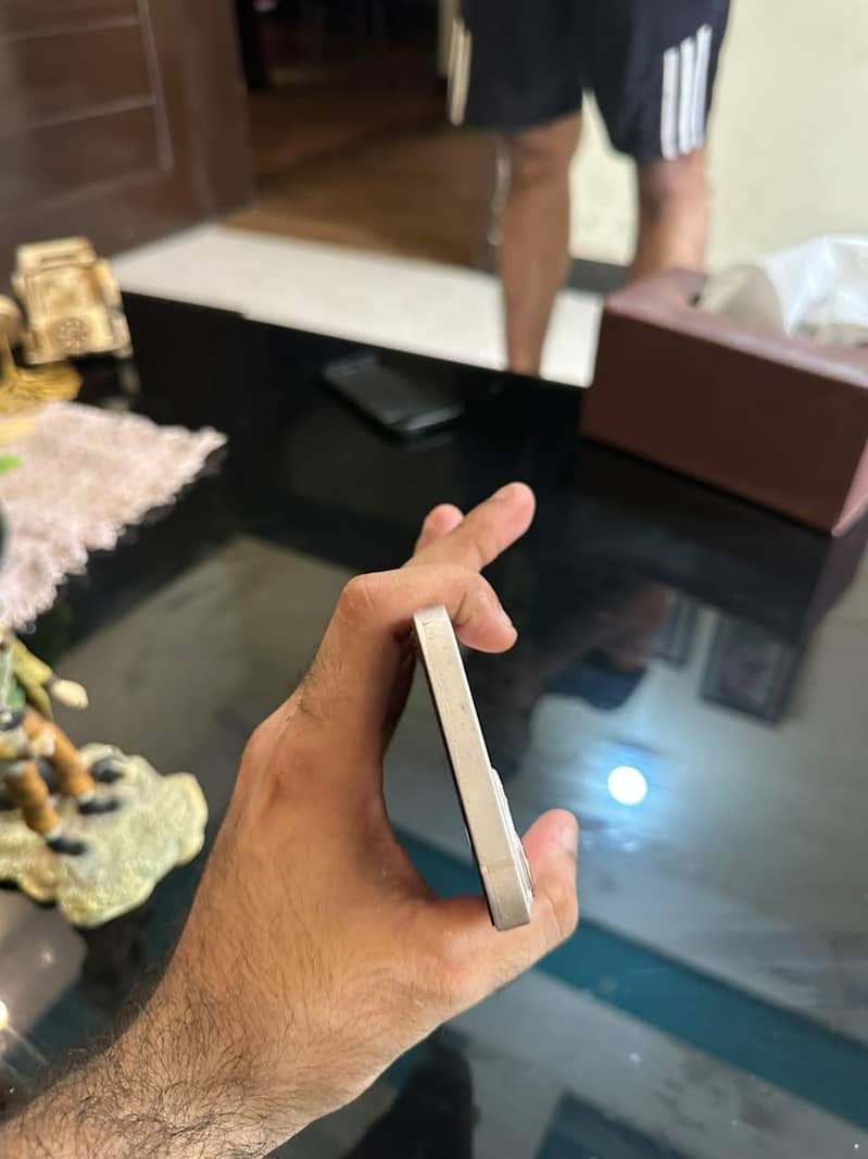 Apple iPhone 13 5