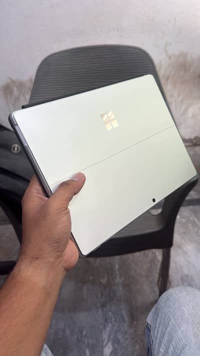 microsoft pro 8 | i5 - 11th gen | 16gb 256ssd | 4k 2. in. 1 tuch dipaly