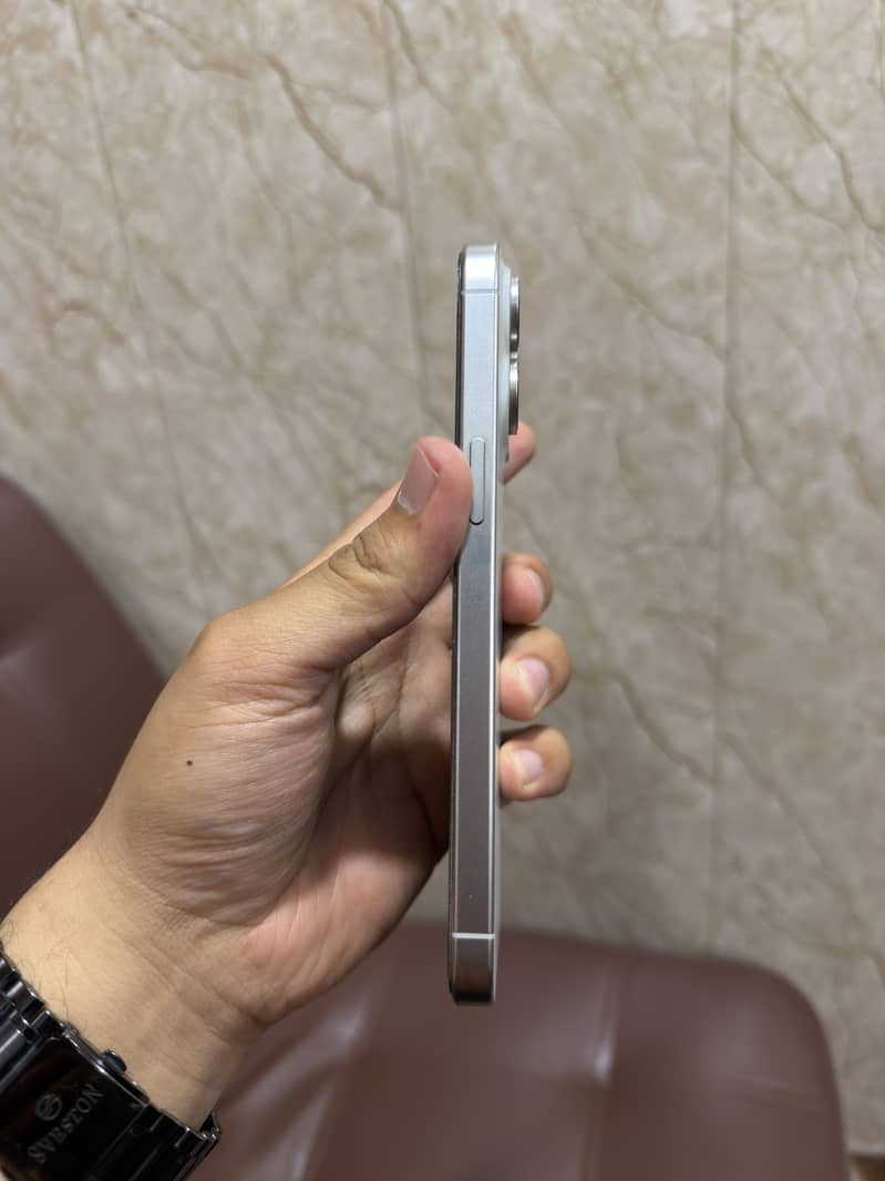 iPhone 15 Pro max 2