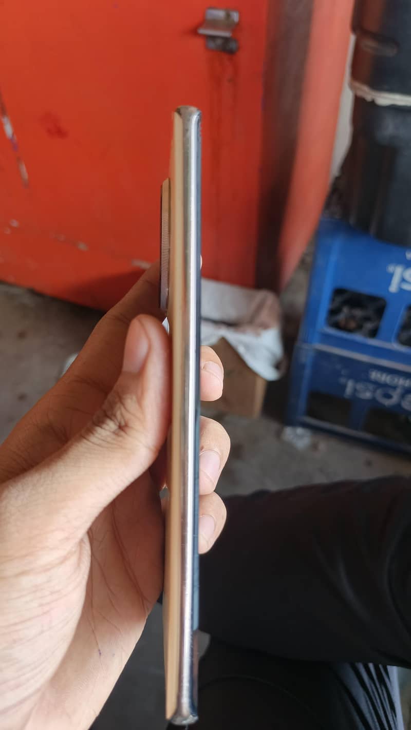 Tecno CAMON 30S 9