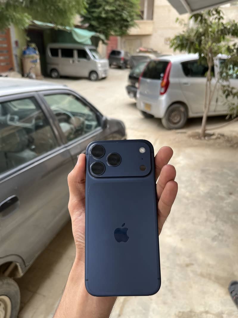 Apple iPhone 17 Pro Max 0