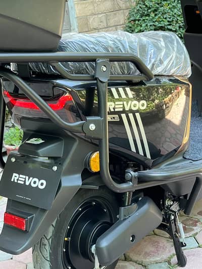 revoo Scooty new condition 1000 watts