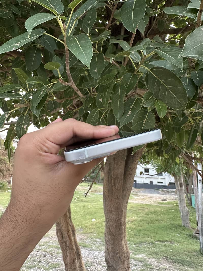 Iphone 15 plus 4