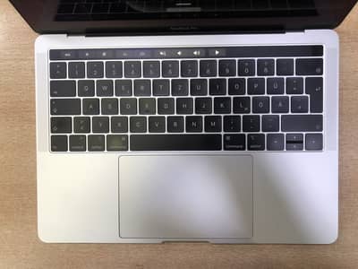 MacBook Pro 13”/8gb ram/256 gb ssd.