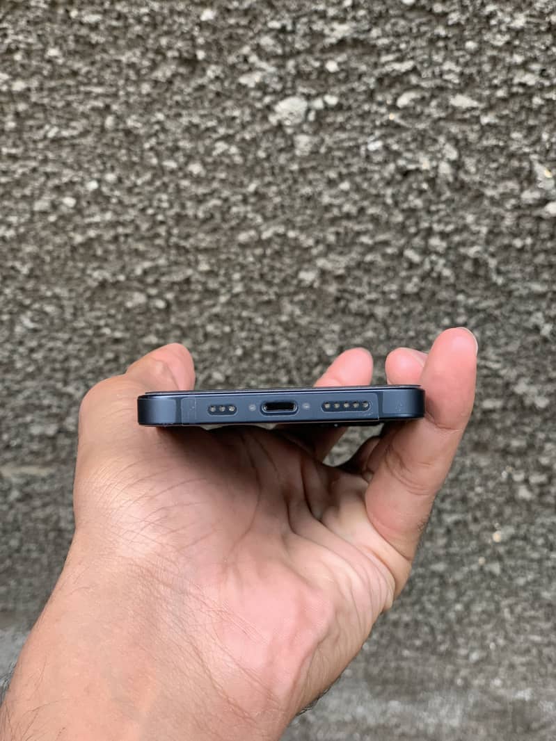 iPhone 13 4