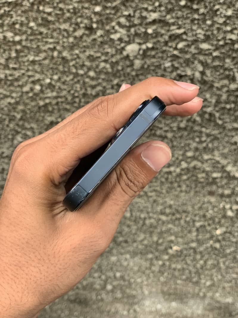 iPhone 13 5