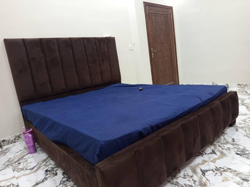 queen size double bed 0