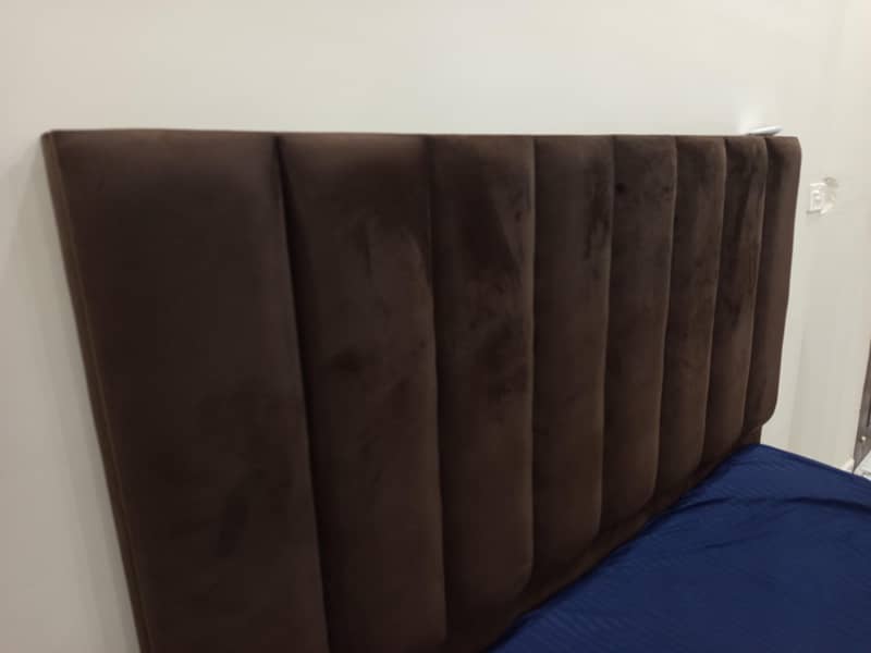 queen size double bed 1